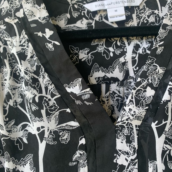 DIane Von Furstenburg Goldie print silk blouse szM - Picture 3 of 5